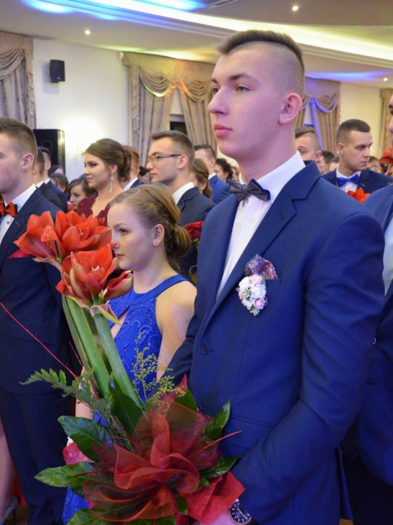 Maturzyści z Blichu bawią się na studniówce