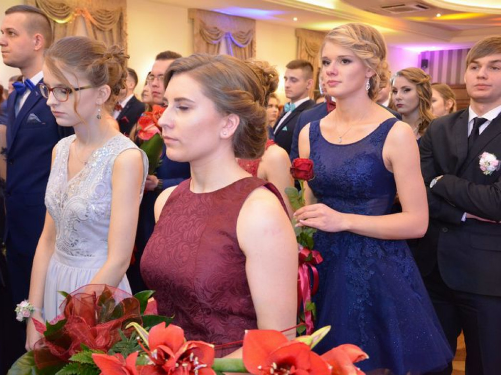 Maturzyści z Blichu bawią się na studniówce