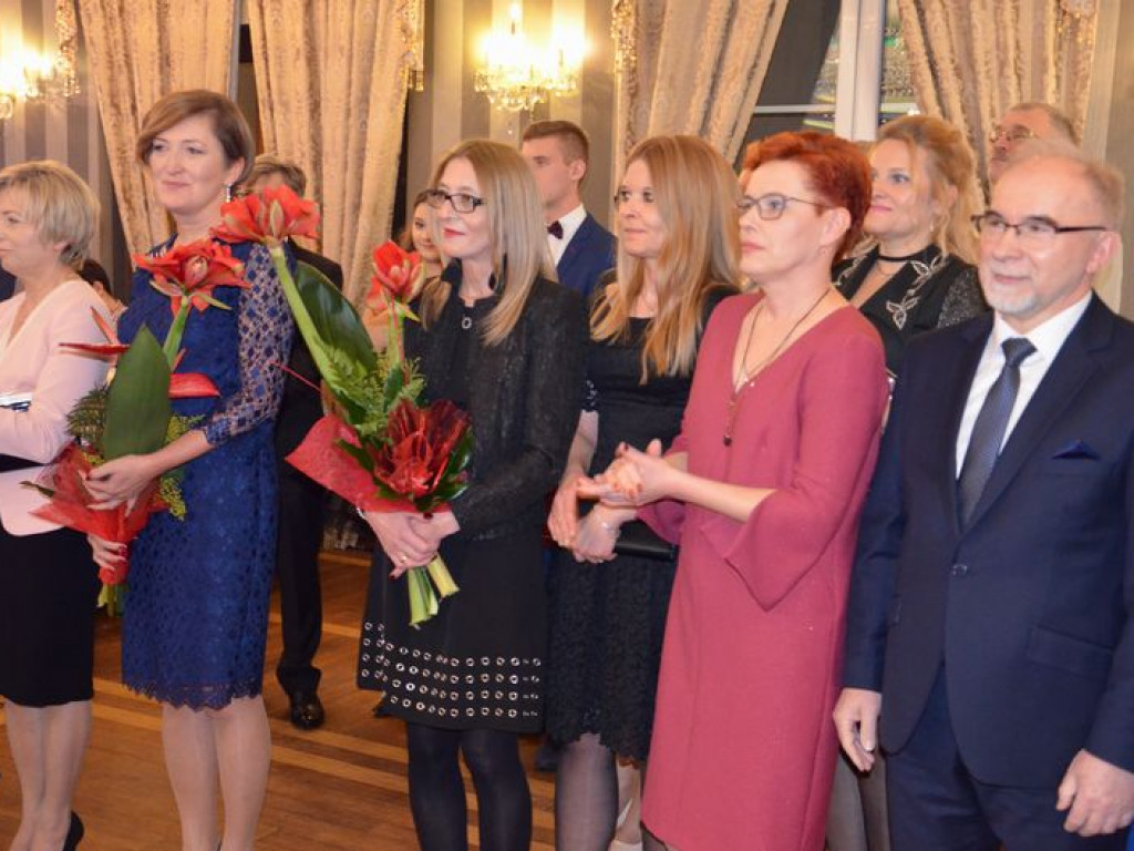 Maturzyści z Blichu bawią się na studniówce