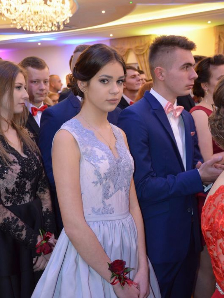 Maturzyści z Blichu bawią się na studniówce