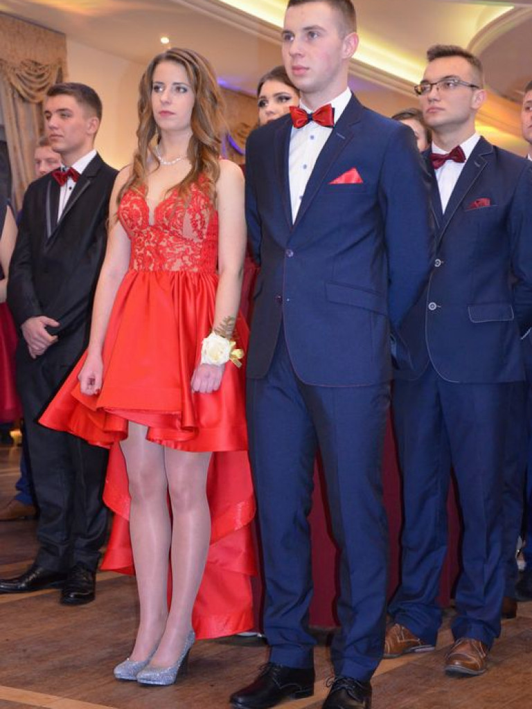 Maturzyści z Blichu bawią się na studniówce