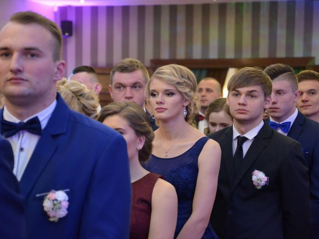Maturzyści z Blichu bawią się na studniówce