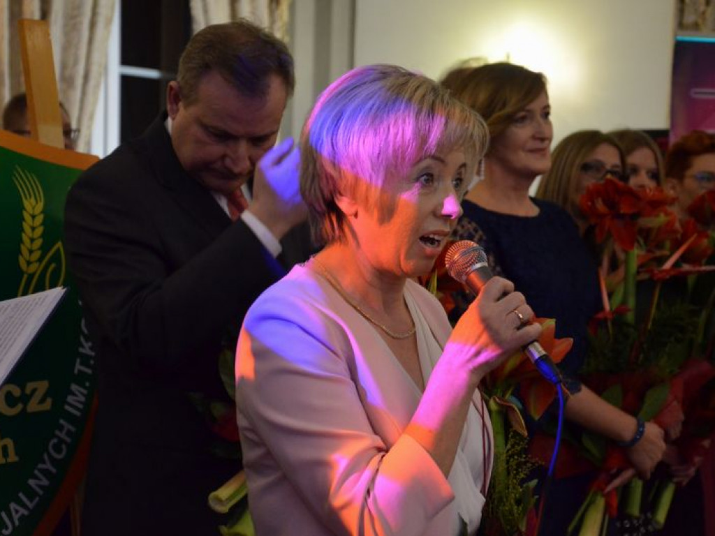 Maturzyści z Blichu bawią się na studniówce
