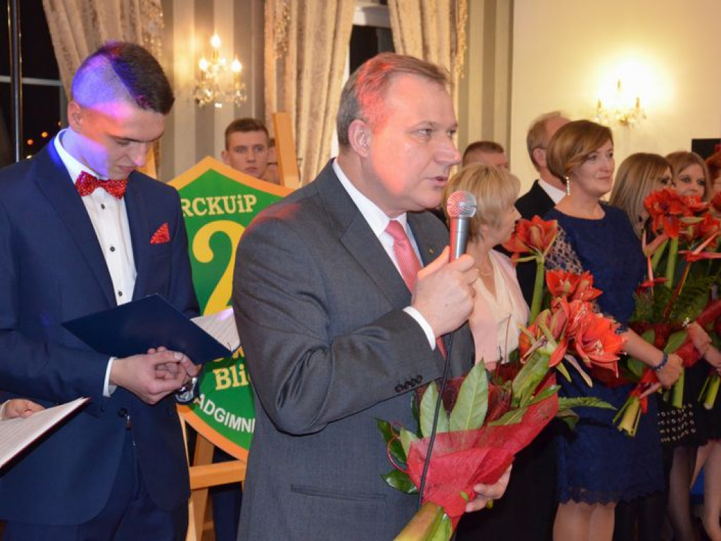 Maturzyści z Blichu bawią się na studniówce