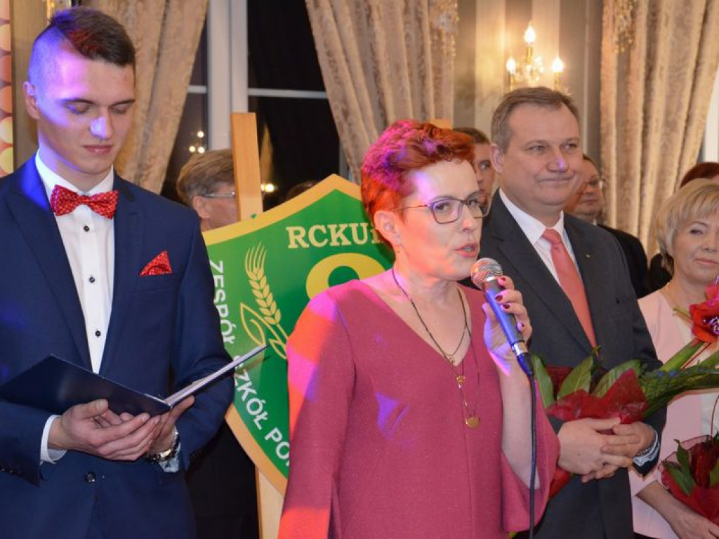 Maturzyści z Blichu bawią się na studniówce