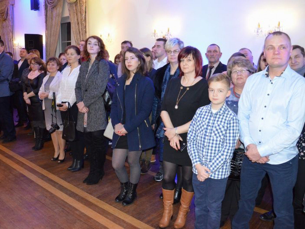 Maturzyści z Blichu bawią się na studniówce