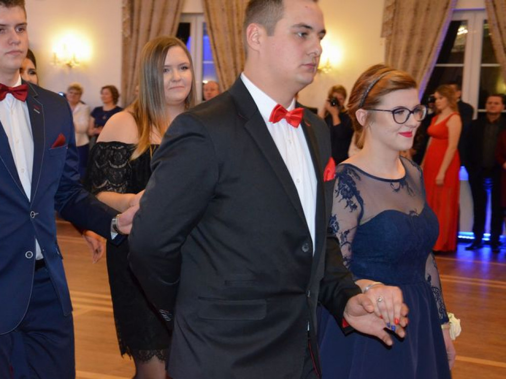 Maturzyści z Blichu bawią się na studniówce