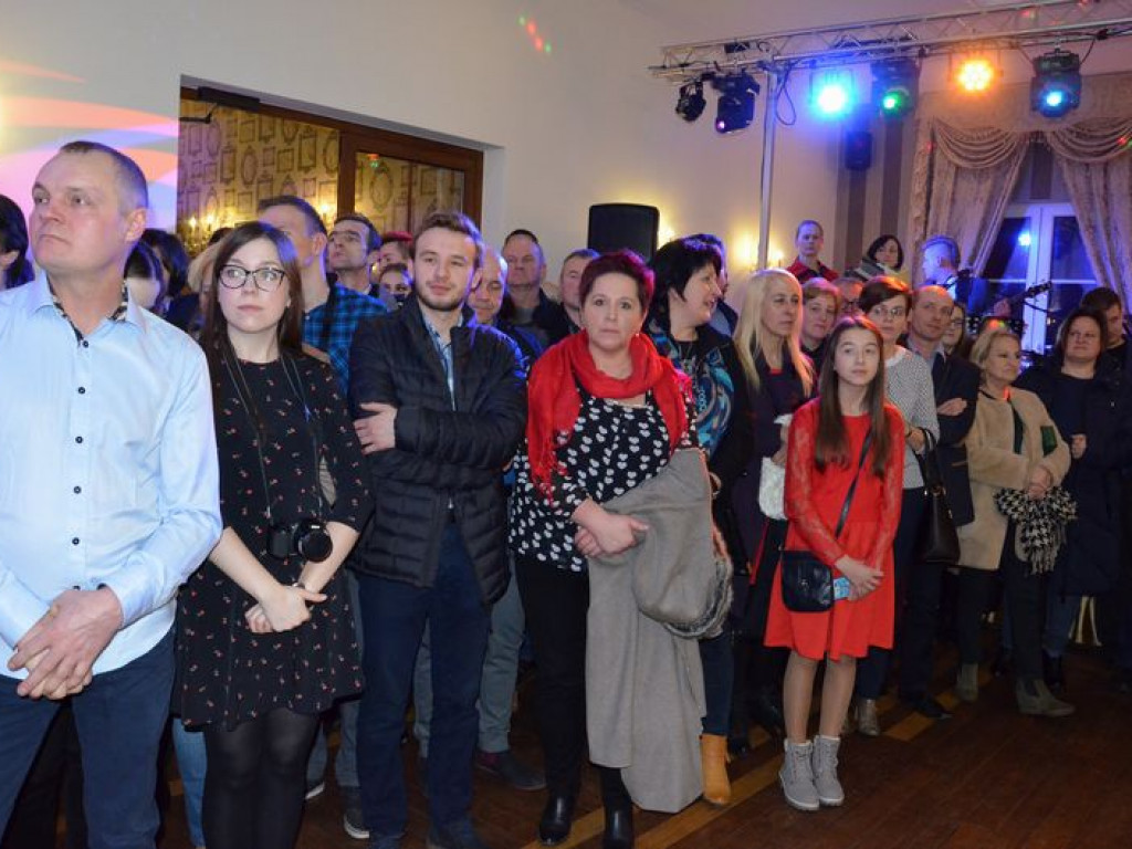 Maturzyści z Blichu bawią się na studniówce