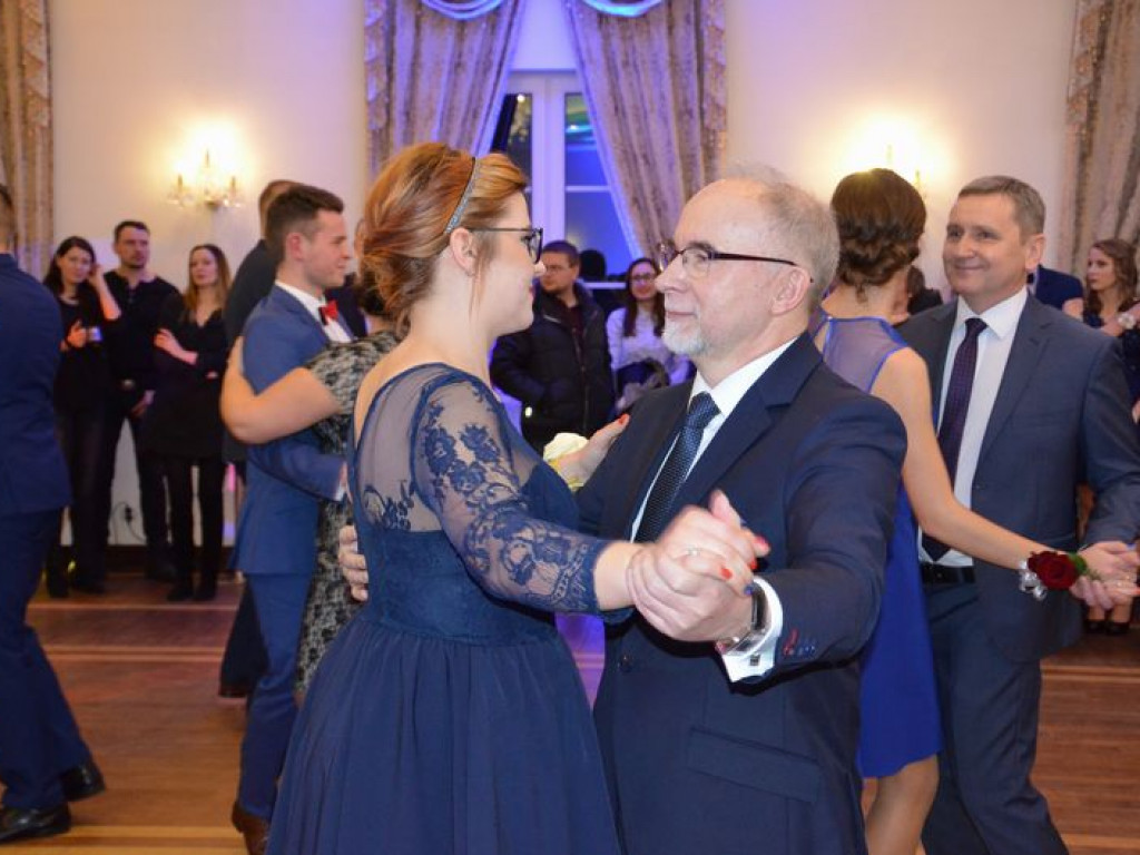 Maturzyści z Blichu bawią się na studniówce
