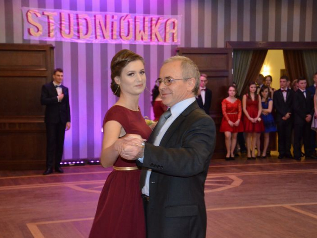 Maturzyści z Blichu bawią się na studniówce