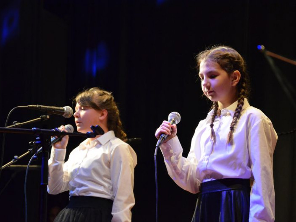 Uczniowie pijarskiej śpiewali kolędy