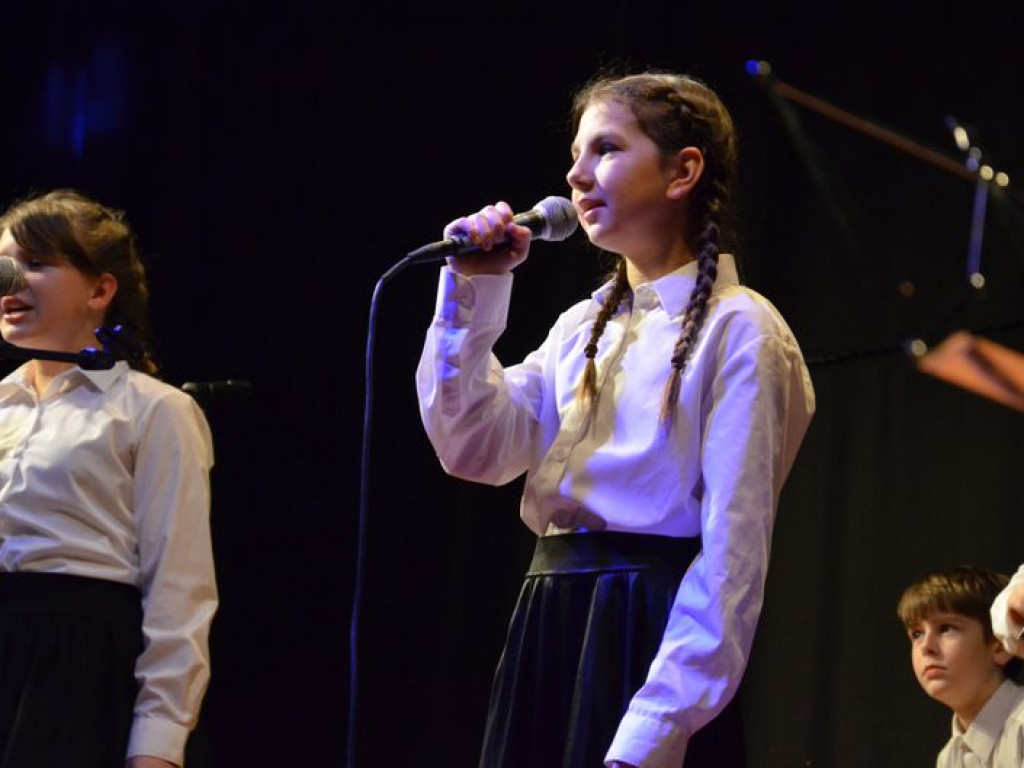 Uczniowie pijarskiej śpiewali kolędy