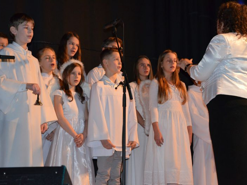 Uczniowie pijarskiej śpiewali kolędy