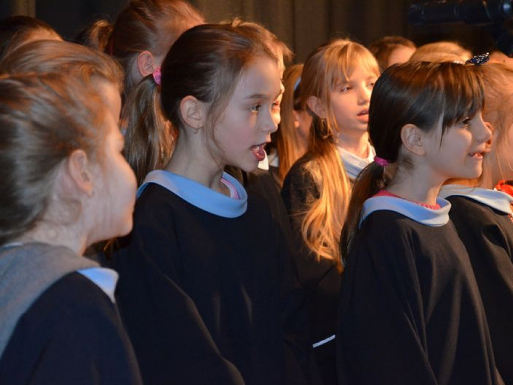 Uczniowie pijarskiej śpiewali kolędy