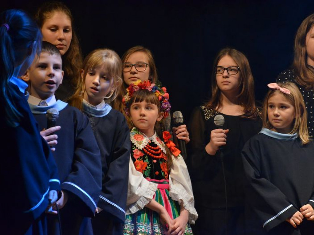 Uczniowie pijarskiej śpiewali kolędy