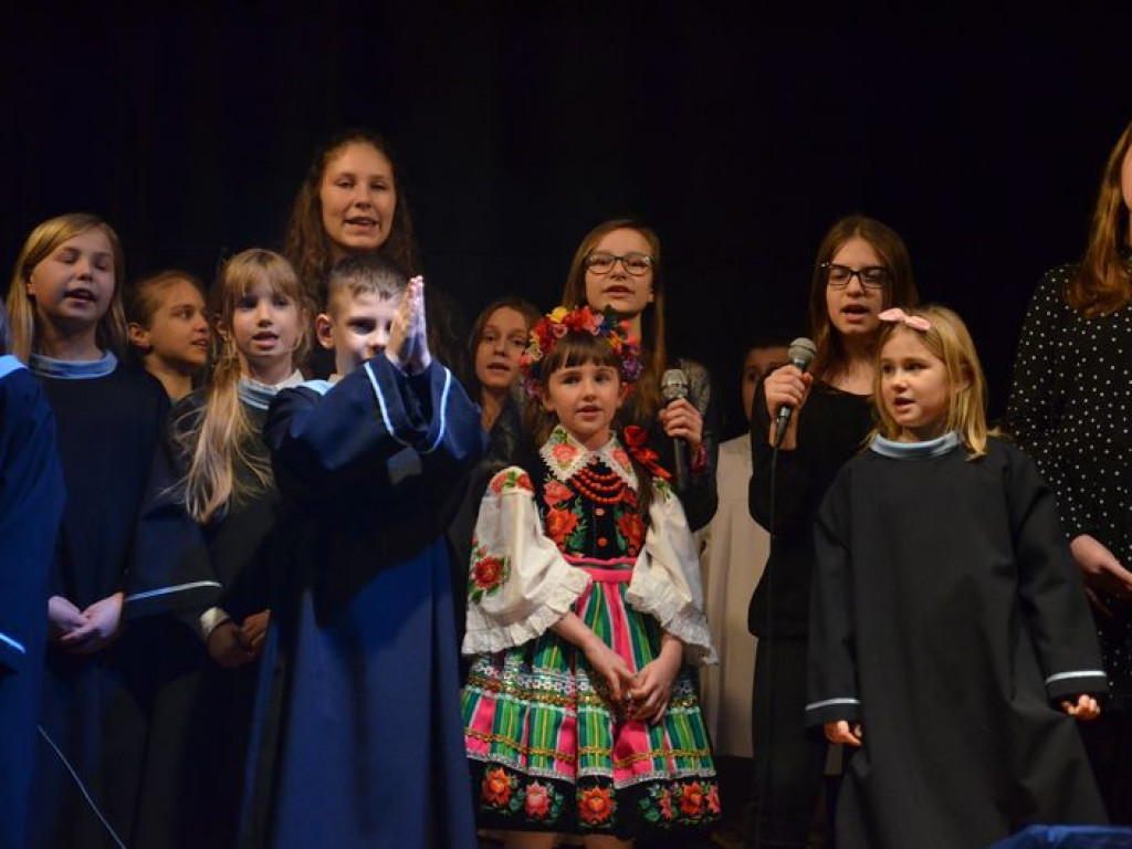 Uczniowie pijarskiej śpiewali kolędy