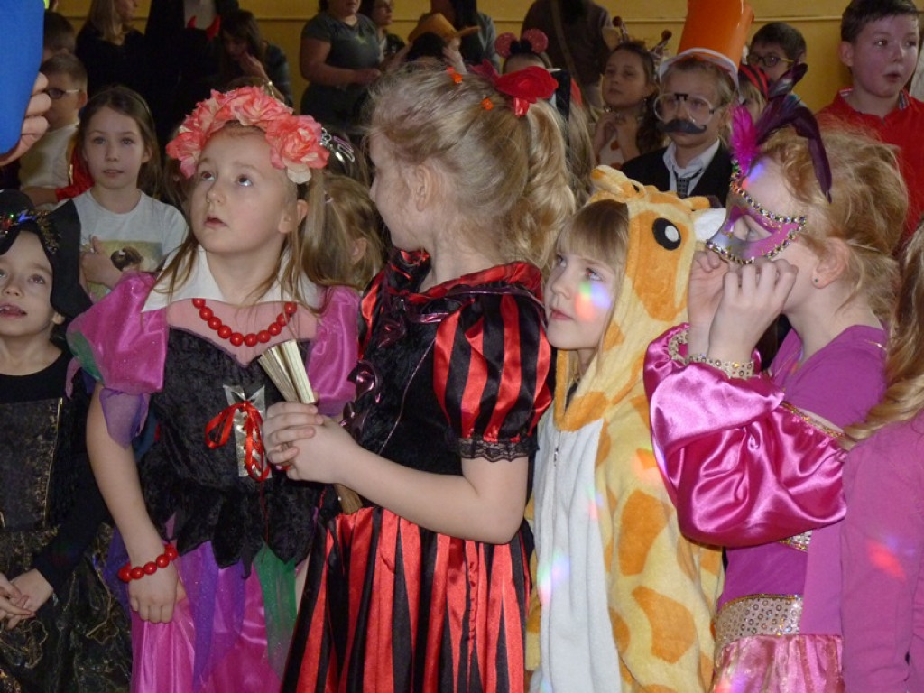 Karnawałowa zabawa z Wodzirejem Arkiem w Trójce