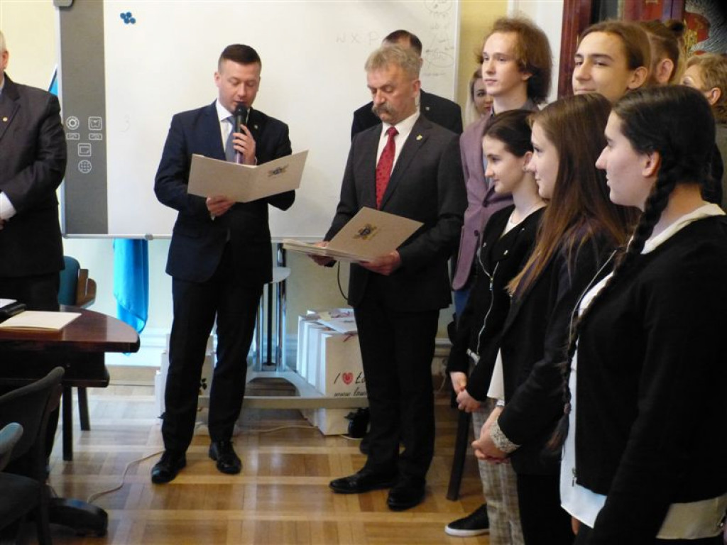 W ratuszu wręczono nagrody i stypendia