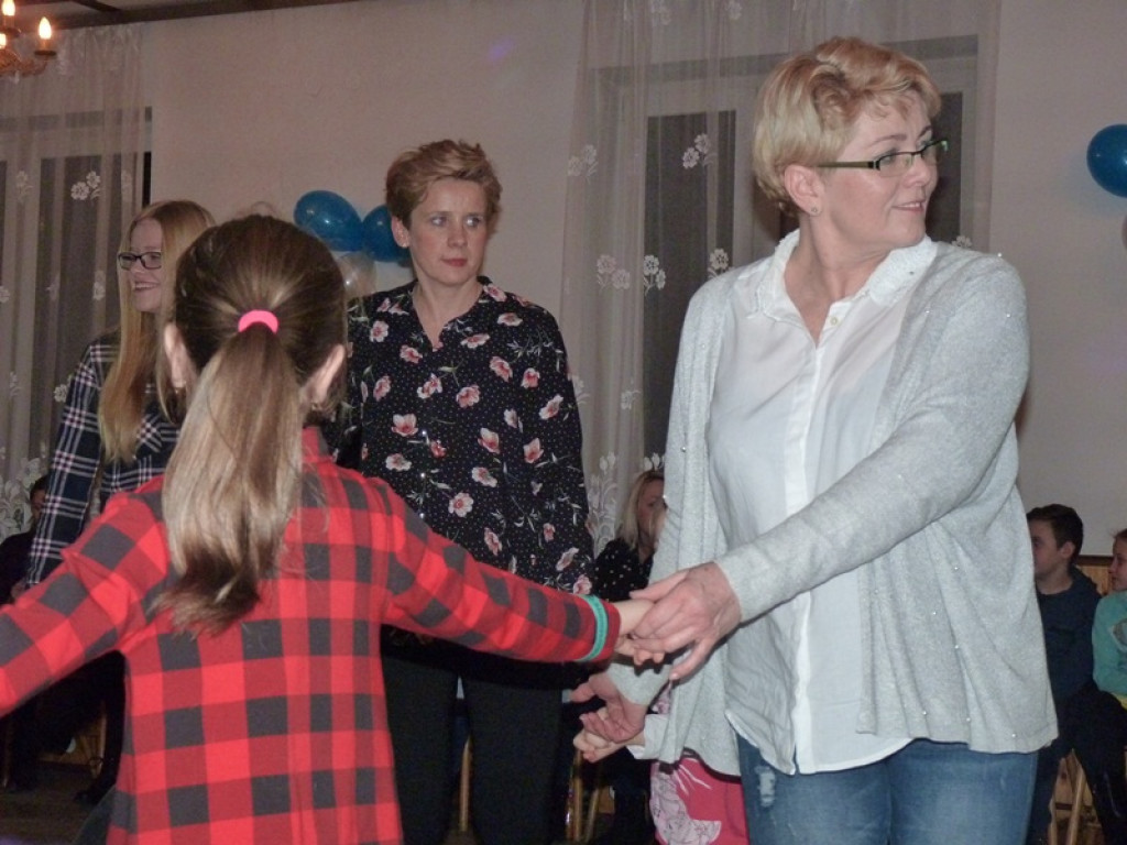 Duża frekwencja na imprezie dla Dominiki w Chąśnie