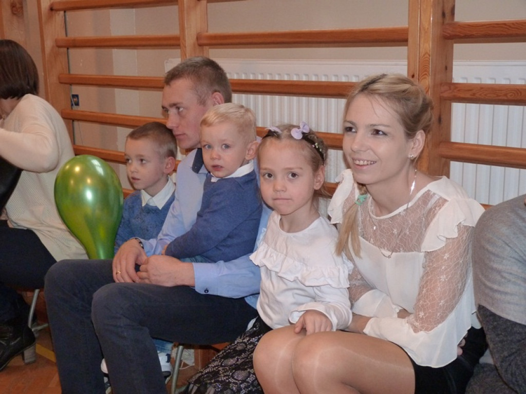 Wesoła choinka w szkole w Dąbkowicach