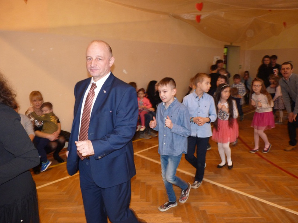 Wesoła choinka w szkole w Dąbkowicach
