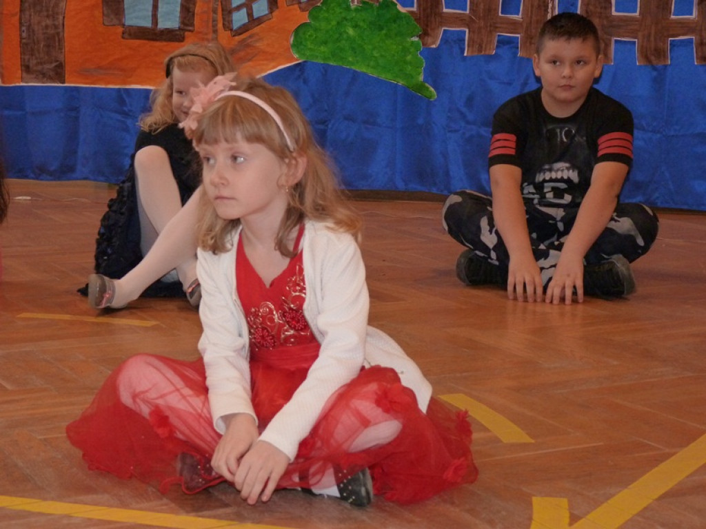 Wesoła choinka w szkole w Dąbkowicach