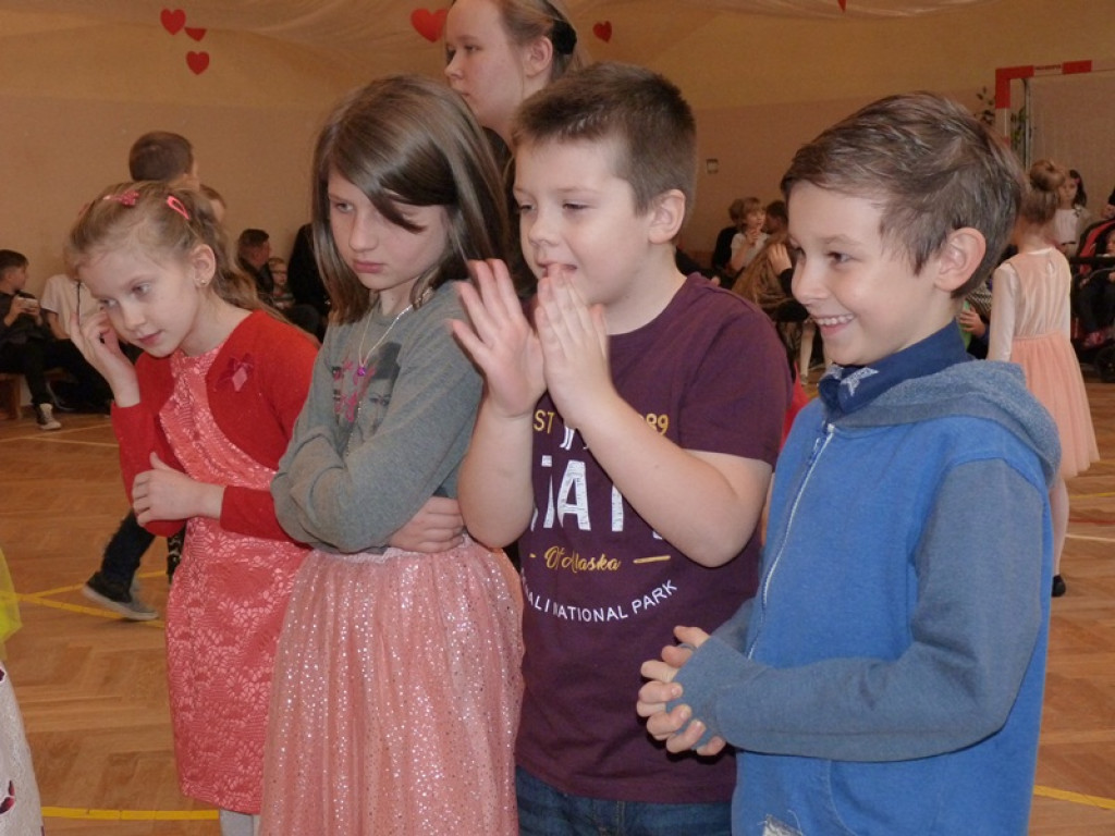 Wesoła choinka w szkole w Dąbkowicach