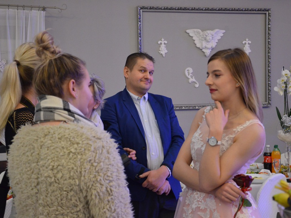 Maturzyści z Bratoszewic bawią się w Niedźwiadzie