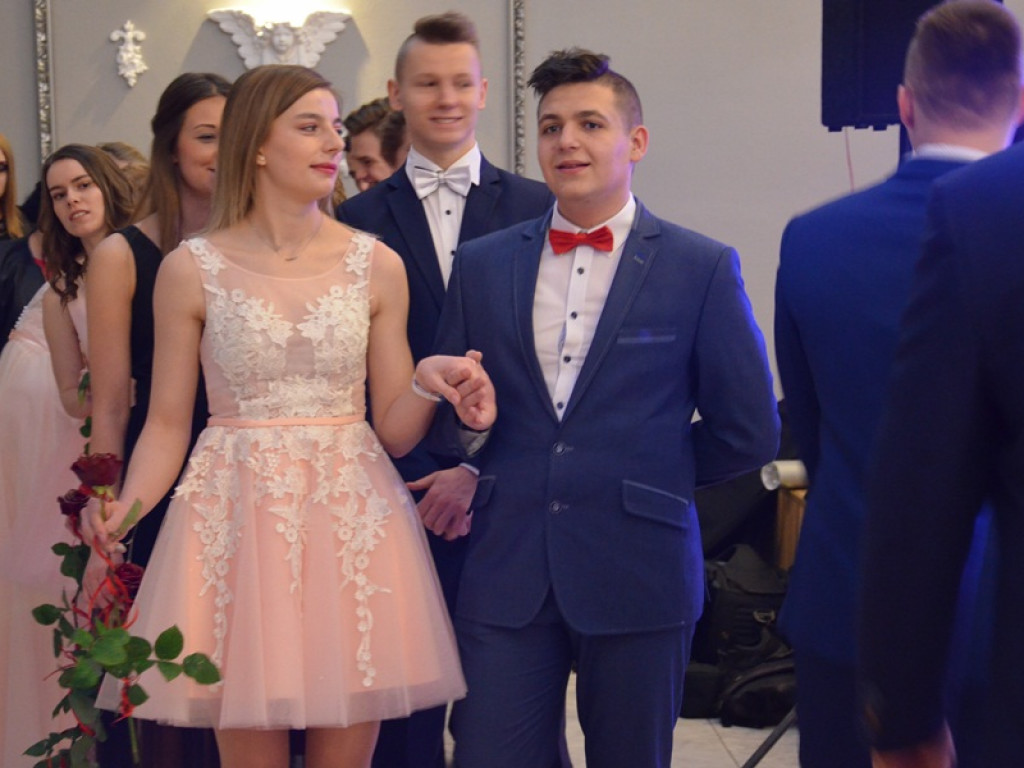 Maturzyści z Bratoszewic bawią się w Niedźwiadzie