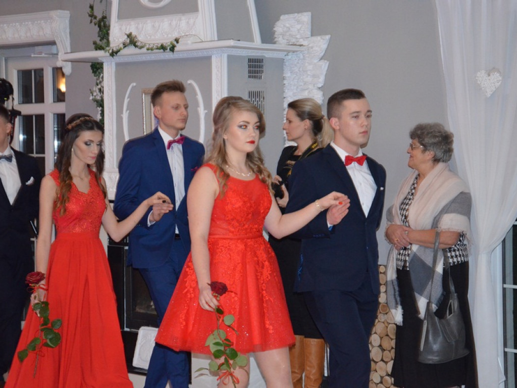 Maturzyści z Bratoszewic bawią się w Niedźwiadzie