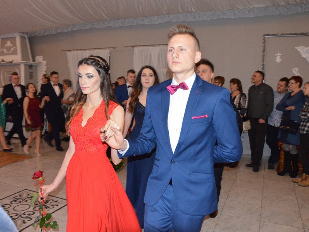 Maturzyści z Bratoszewic bawią się w Niedźwiadzie