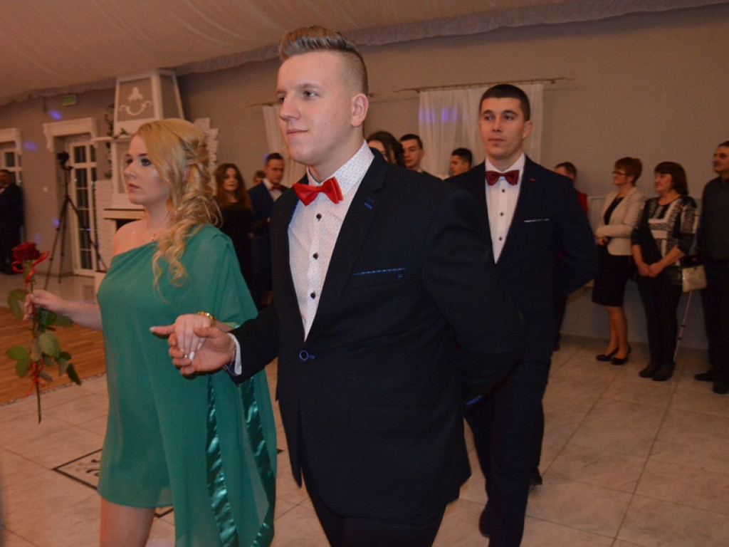 Maturzyści z Bratoszewic bawią się w Niedźwiadzie