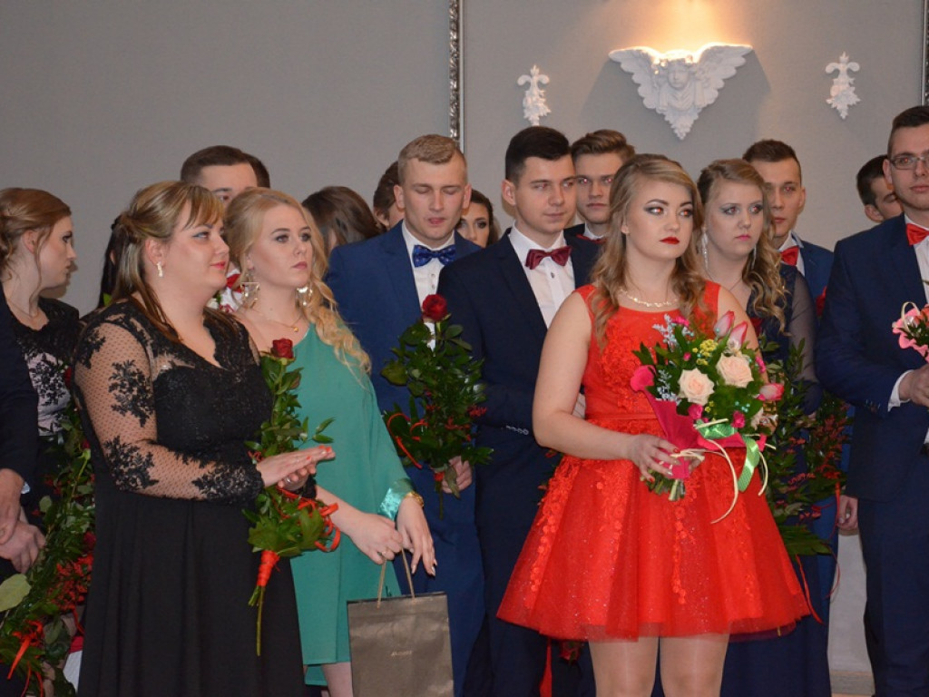 Maturzyści z Bratoszewic bawią się w Niedźwiadzie