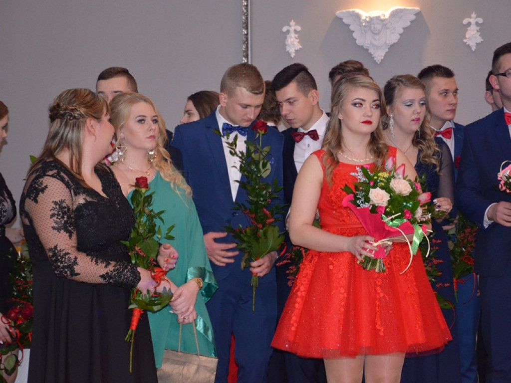 Maturzyści z Bratoszewic bawią się w Niedźwiadzie