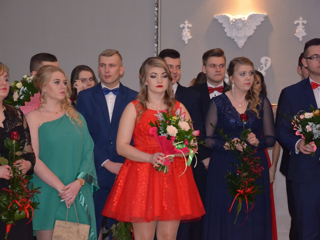 Maturzyści z Bratoszewic bawią się w Niedźwiadzie