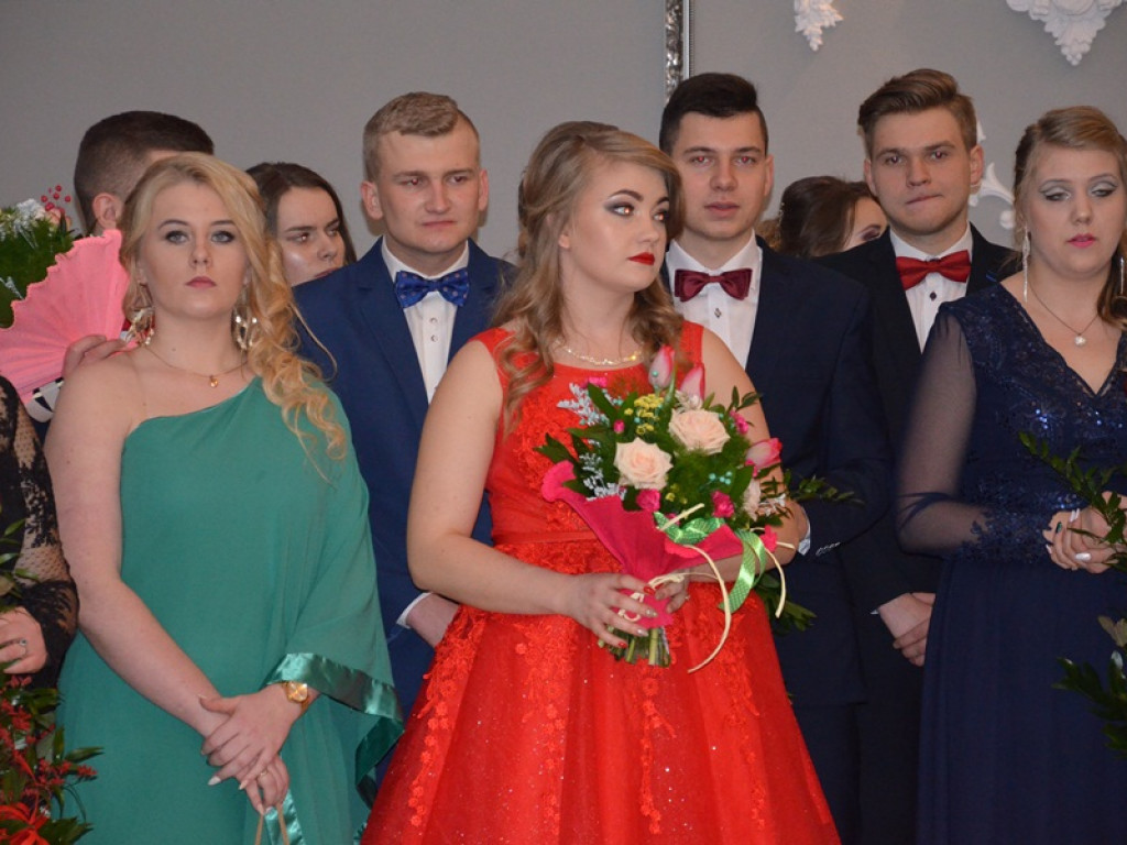 Maturzyści z Bratoszewic bawią się w Niedźwiadzie