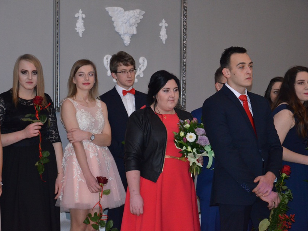 Maturzyści z Bratoszewic bawią się w Niedźwiadzie