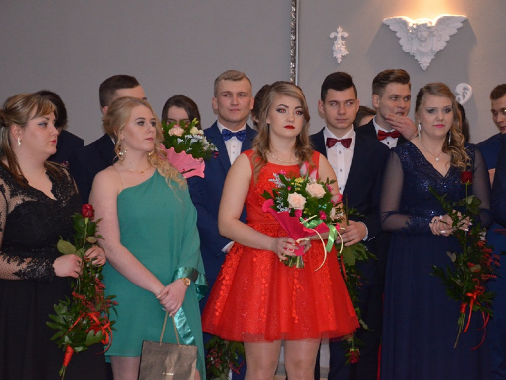 Maturzyści z Bratoszewic bawią się w Niedźwiadzie