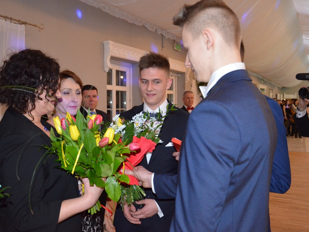 Maturzyści z Bratoszewic bawią się w Niedźwiadzie
