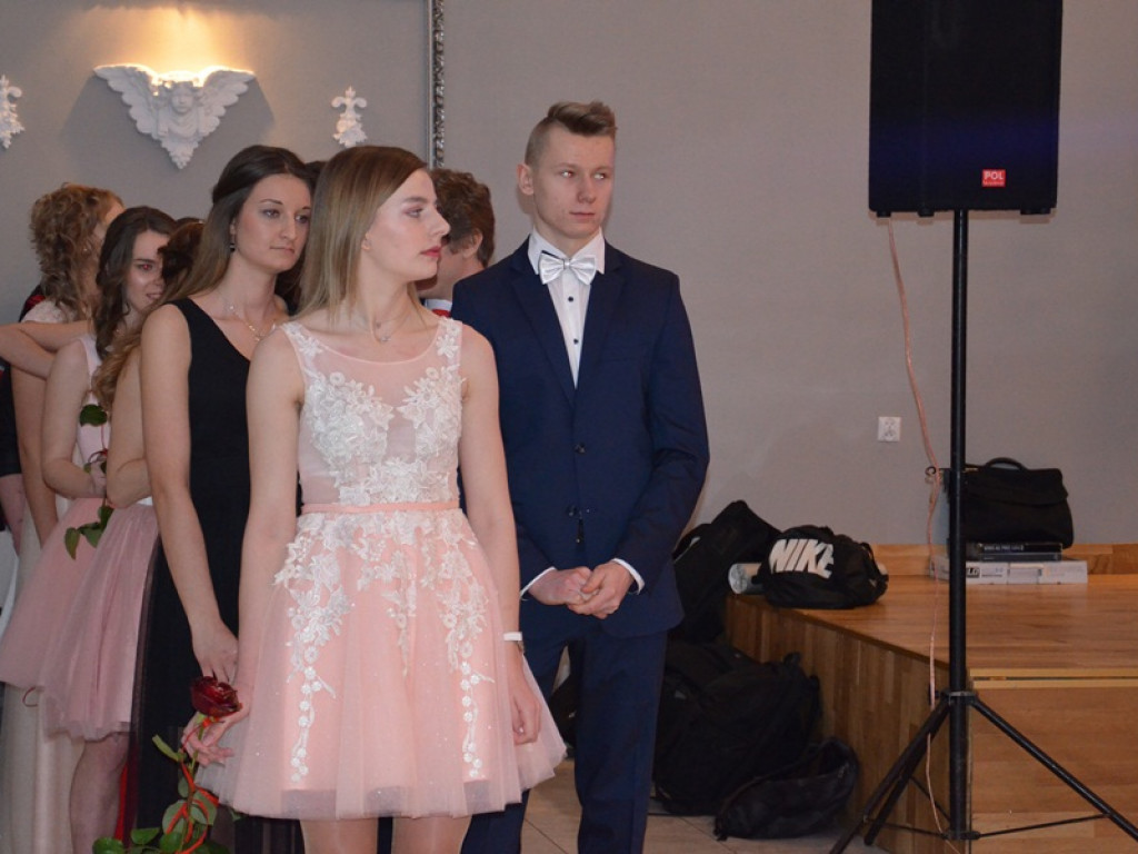 Maturzyści z Bratoszewic bawią się w Niedźwiadzie