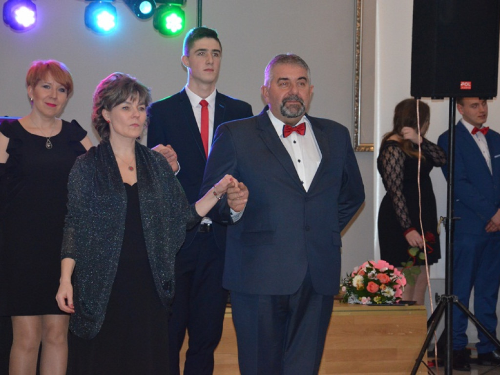 Maturzyści z Bratoszewic bawią się w Niedźwiadzie