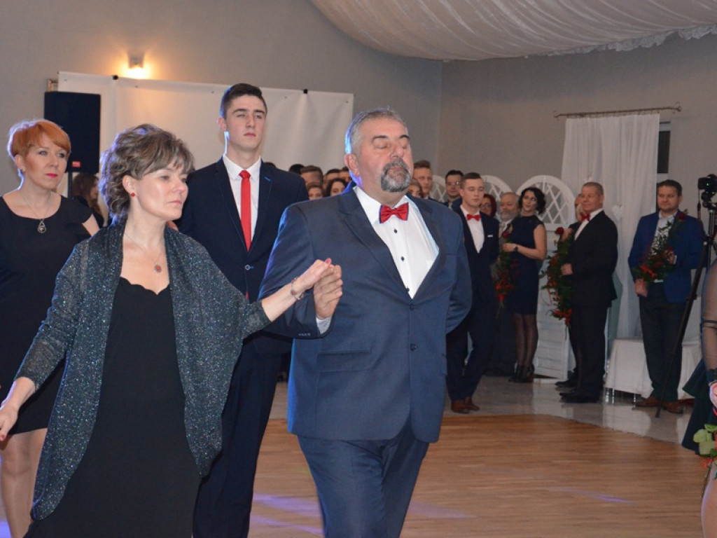 Maturzyści z Bratoszewic bawią się w Niedźwiadzie