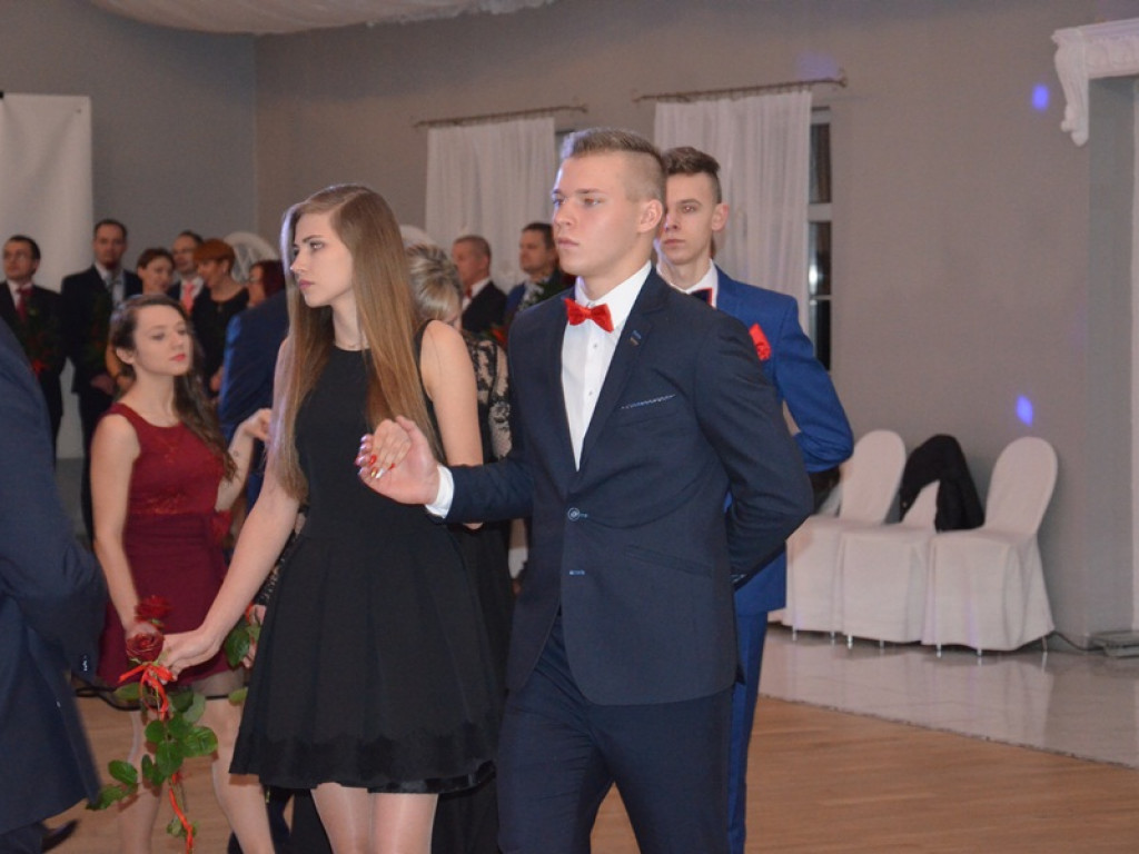 Maturzyści z Bratoszewic bawią się w Niedźwiadzie