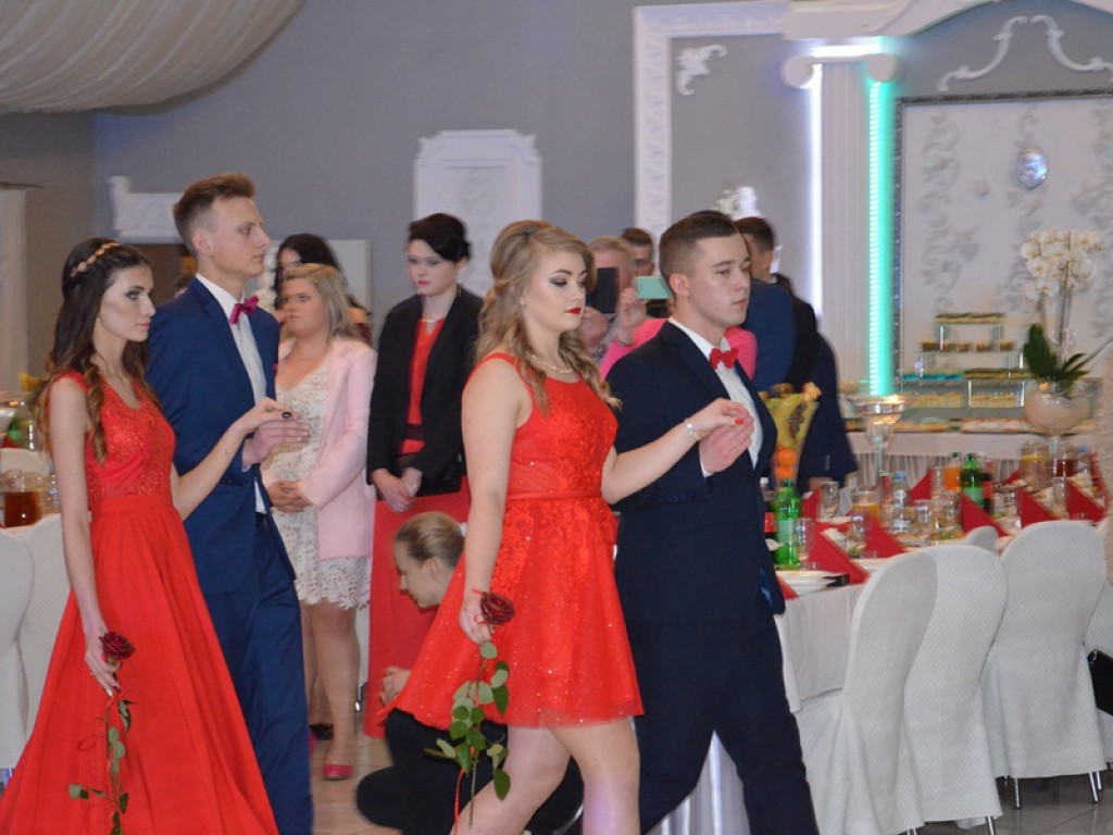 Maturzyści z Bratoszewic bawią się w Niedźwiadzie