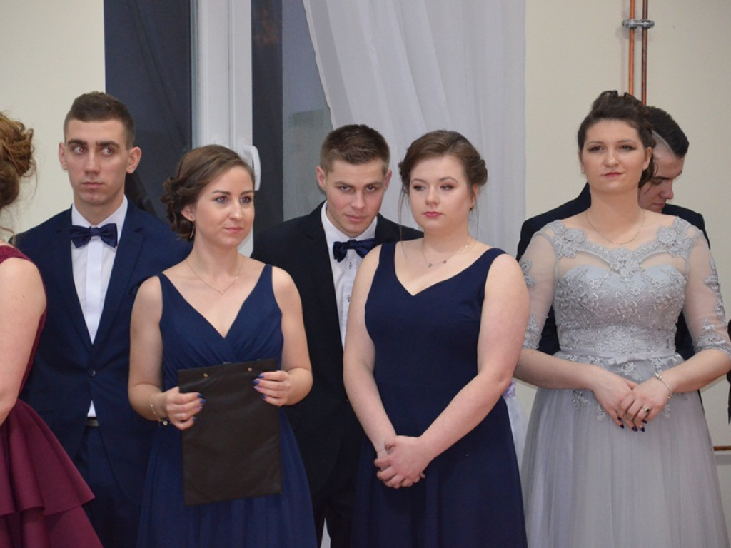 Studniówka uczniów ze Zduńskiej Dąbrowy