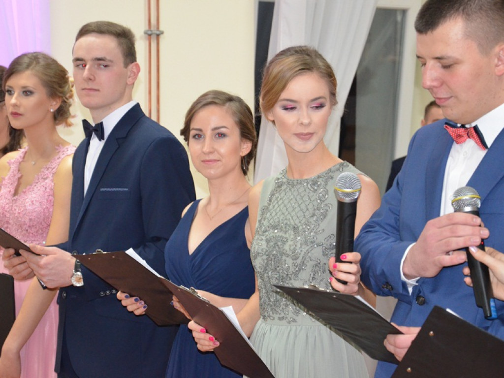 Studniówka uczniów ze Zduńskiej Dąbrowy