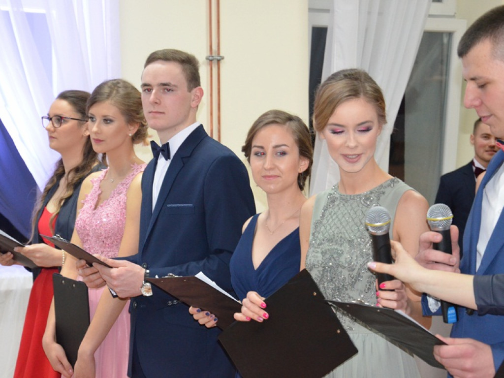 Studniówka uczniów ze Zduńskiej Dąbrowy