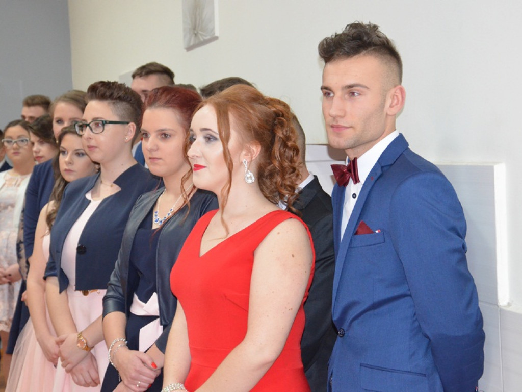 Studniówka uczniów ze Zduńskiej Dąbrowy