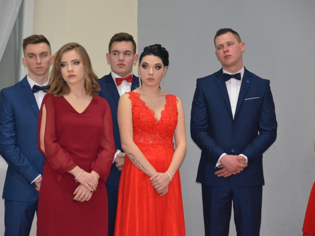 Studniówka uczniów ze Zduńskiej Dąbrowy