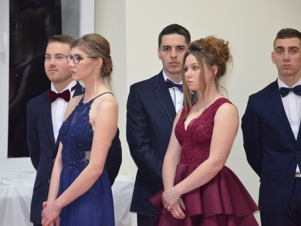 Studniówka uczniów ze Zduńskiej Dąbrowy